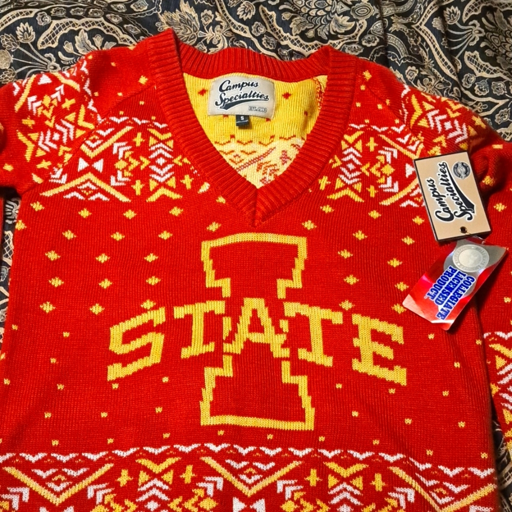 Campus specialties state sweater size small new with tags, very cute